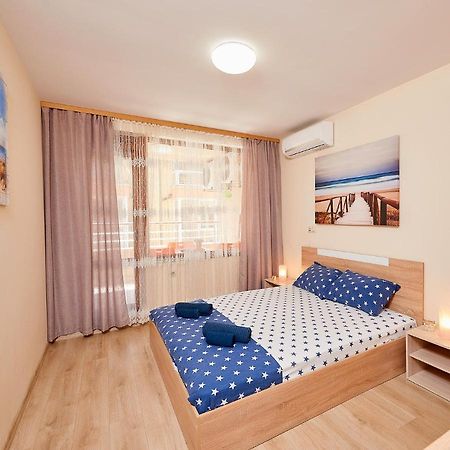 Апартаменти Лазур С Безплатен Паркинг Pomorie Esterno foto